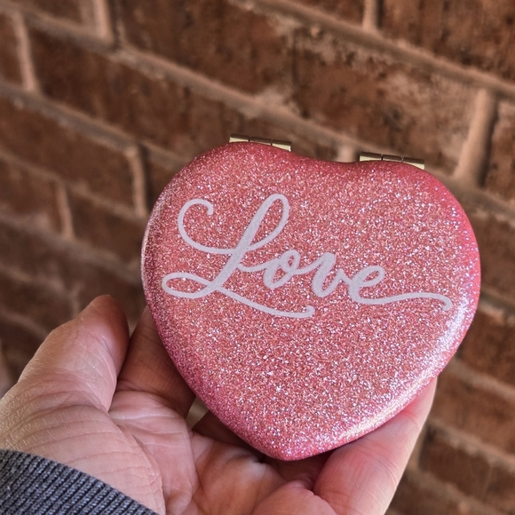 Pink Heart-Shaped Compact Mirror - Picture 10 of 11